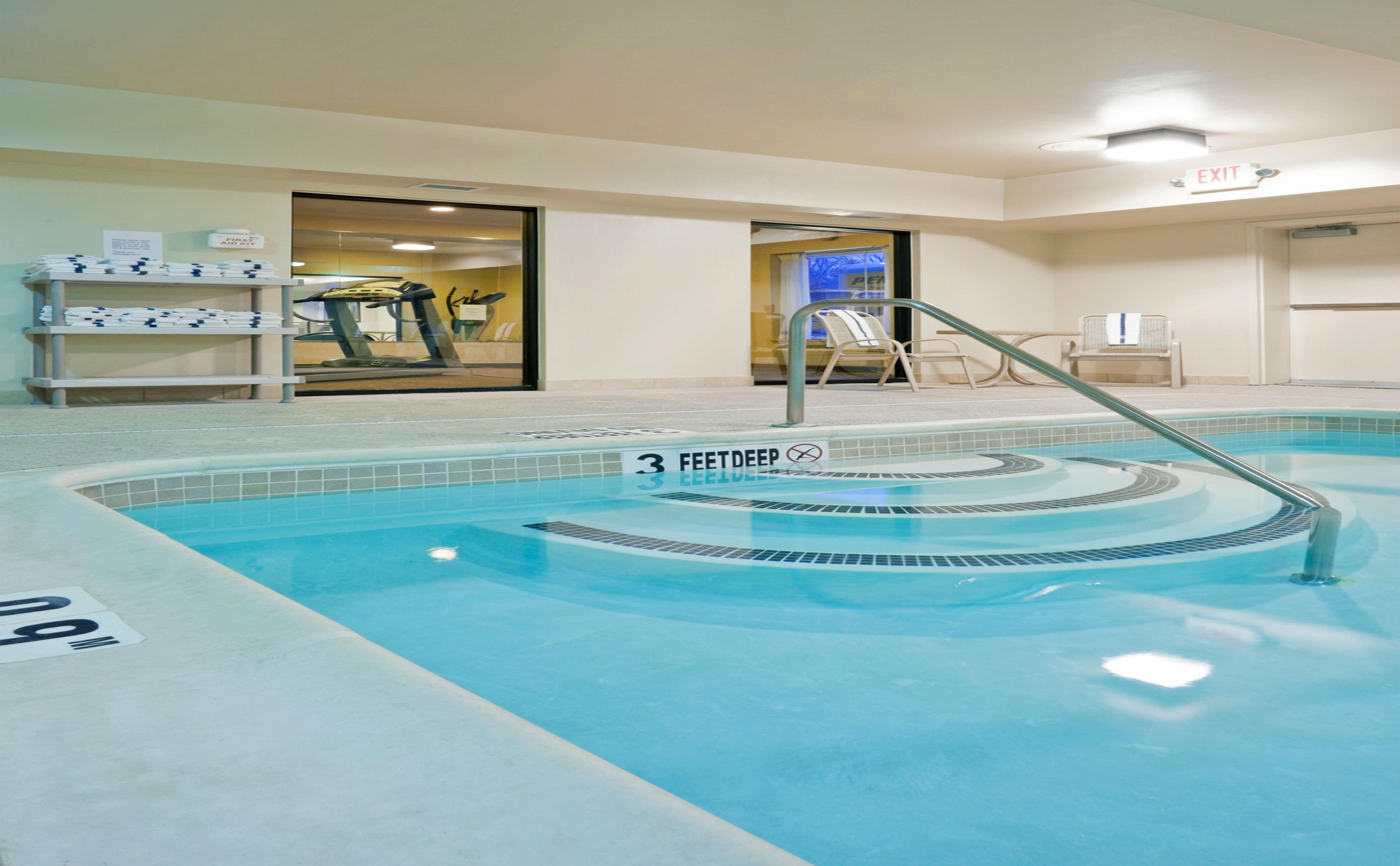 Holiday Inn Express Hotel & Suites Clifton Park By Ihg Exterior photo