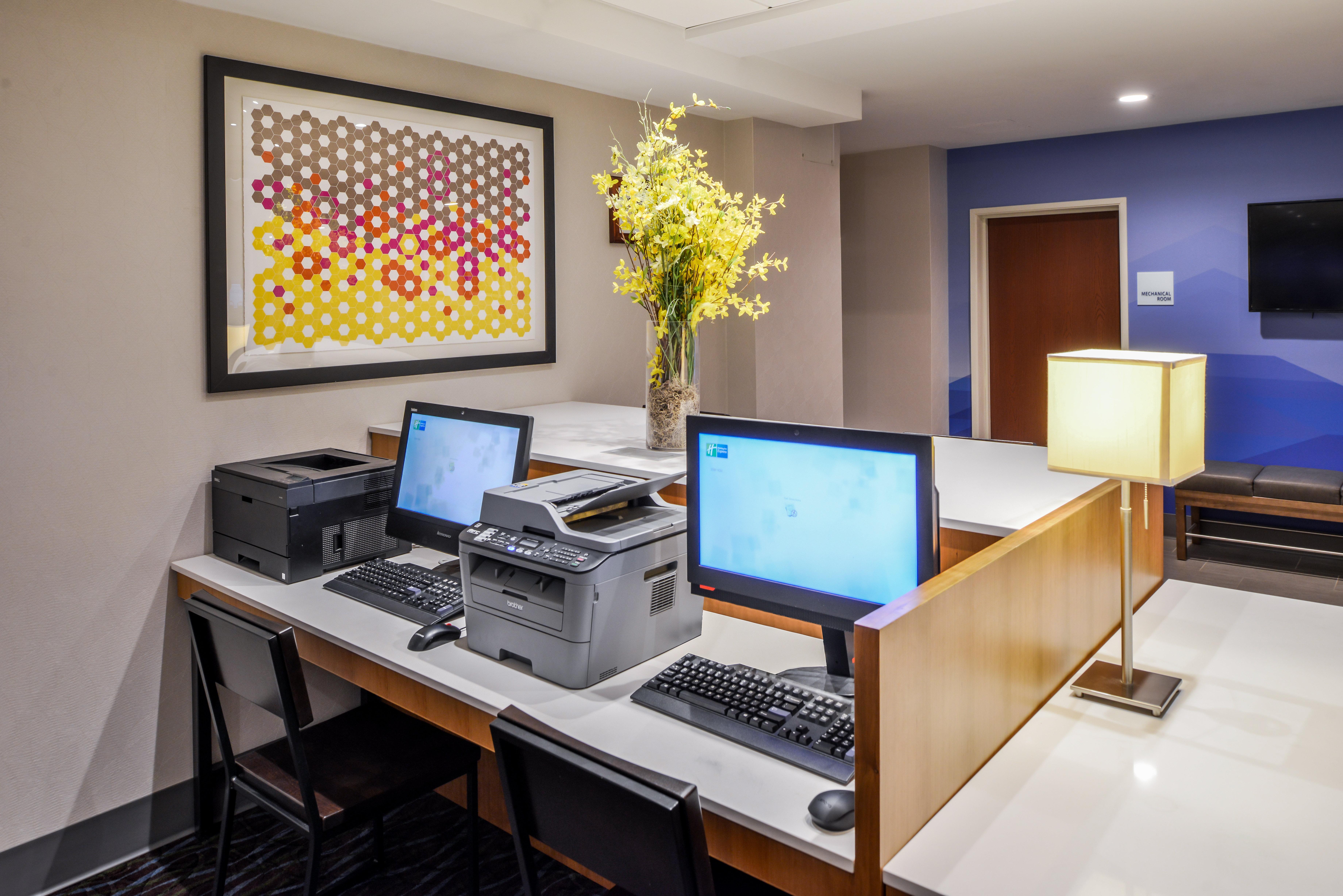 Holiday Inn Express Hotel & Suites Clifton Park By Ihg Exterior photo