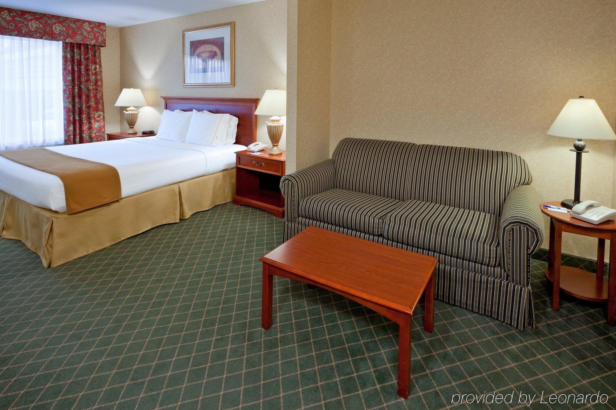 Holiday Inn Express Hotel & Suites Clifton Park By Ihg Room photo