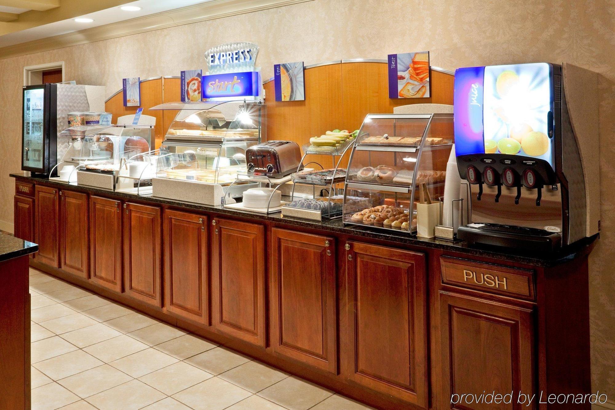 Holiday Inn Express Hotel & Suites Clifton Park By Ihg Exterior photo