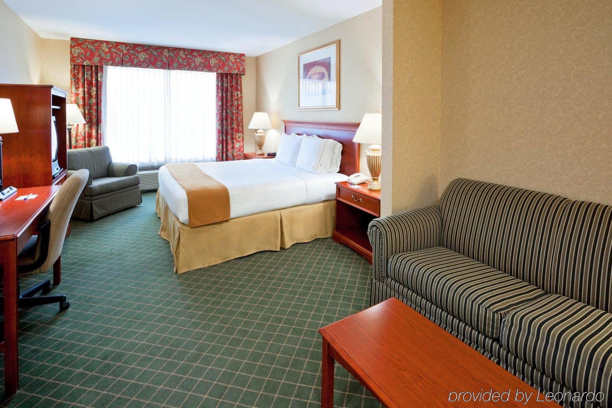 Holiday Inn Express Hotel & Suites Clifton Park By Ihg Exterior photo