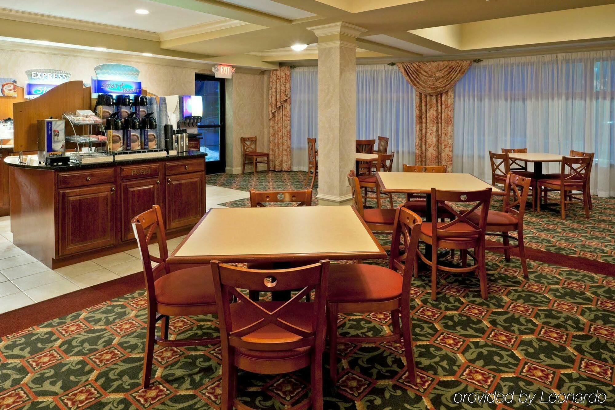 Holiday Inn Express Hotel & Suites Clifton Park By Ihg Exterior photo