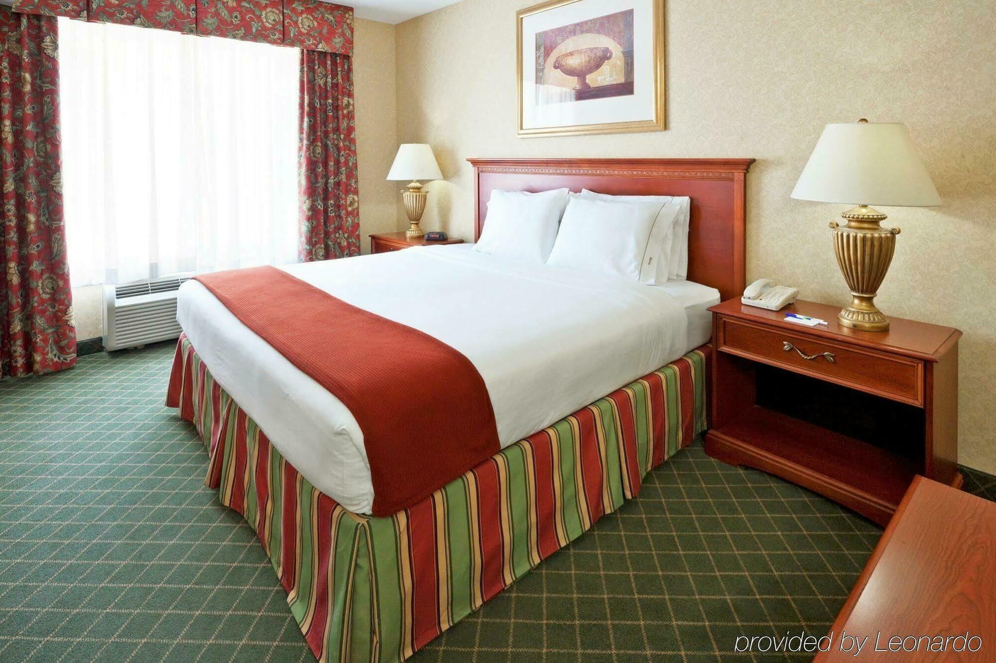 Holiday Inn Express Hotel & Suites Clifton Park By Ihg Exterior photo